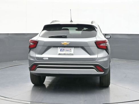 New 2026 Chevrolet Trax LT w/ Driver Confidence Package FWD image 8