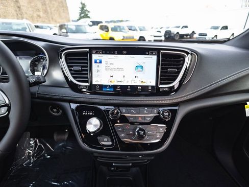 New 2026 Chrysler Pacifica Select w/ S Appearance Package image 28