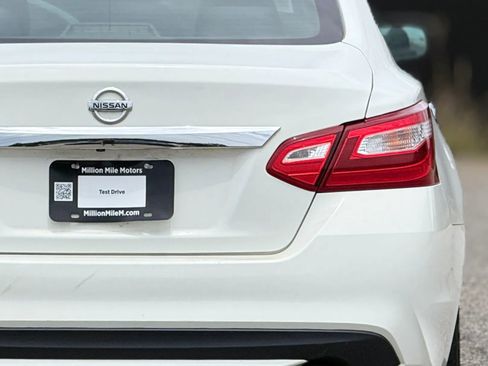 Used 2017 Nissan Altima 2.5 S w/ Power Driver Seat Package FWD image 13