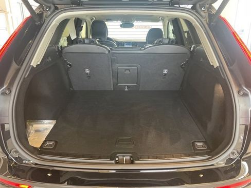 Certified 2024 Volvo XC60 B5 Core image 9
