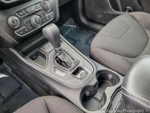 Used 2020 Jeep Cherokee Latitude w/ Cold Weather Group image 23