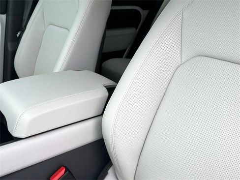 New 2025 Land Rover Defender 130 X-Dynamic SE image 19