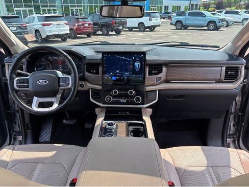 Used 2022 Ford Expedition Limited AWD/4WD image 9