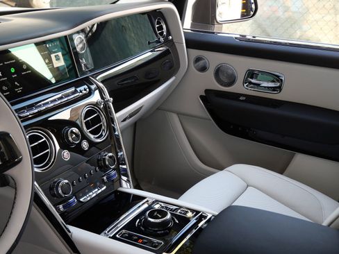 New 2026 Rolls-Royce Cullinan AWD/4WD image 24