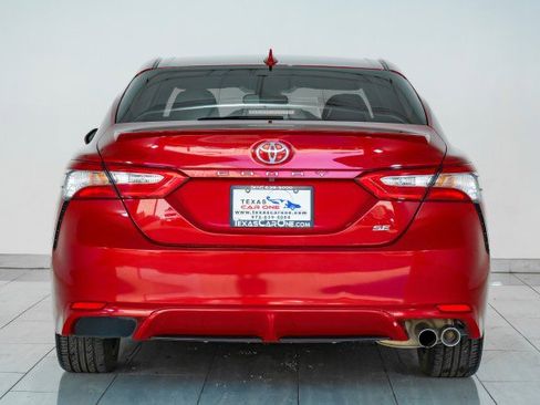 Used 2019 Toyota Camry SE image 7