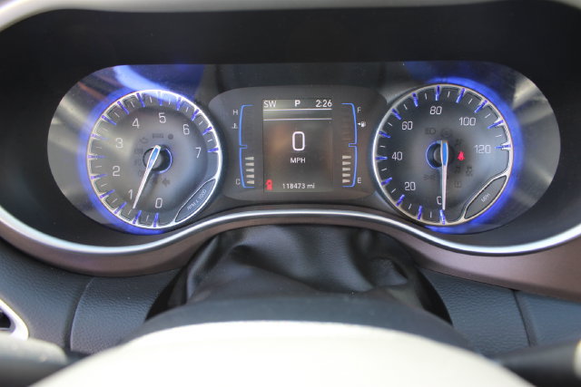 Used 2018 Chrysler Pacifica Touring-L w/ Tire & Wheel Group FWD image 16