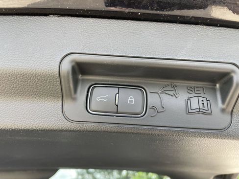 Used 2024 Ford Explorer XLT image 40