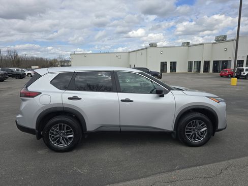 Used 2025 Nissan Rogue S image 16