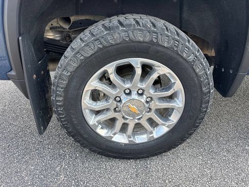 Used 2025 Chevrolet Silverado 2500 LTZ w/ LTZ Plus Package AWD/4WD image 13