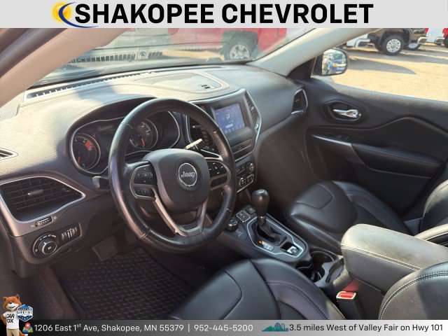Used 2019 Jeep Cherokee Latitude Plus w/ Cold Weather Group AWD/4WD image 4