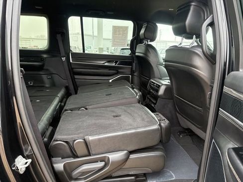 Used 2023 Jeep Wagoneer L Series II image 47