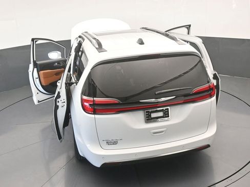 Used 2024 Chrysler Pacifica Pinnacle image 82