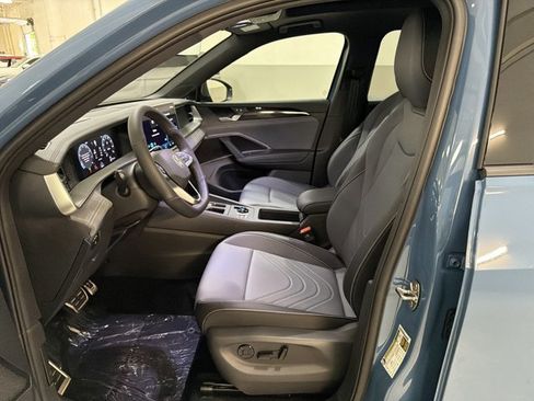 New 2026 Volkswagen Tiguan SE R-Line AWD/4WD image 16