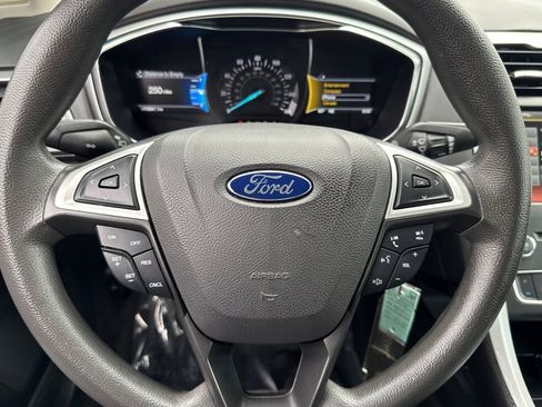 Used 2016 Ford Fusion SE image 15