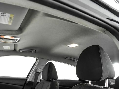 Used 2021 Hyundai Elantra SE w/ Cargo Package image 24