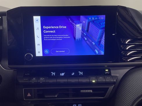 Used 2025 Toyota Camry SE image 9