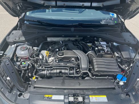 Used 2025 Volkswagen Jetta SE FWD image 33