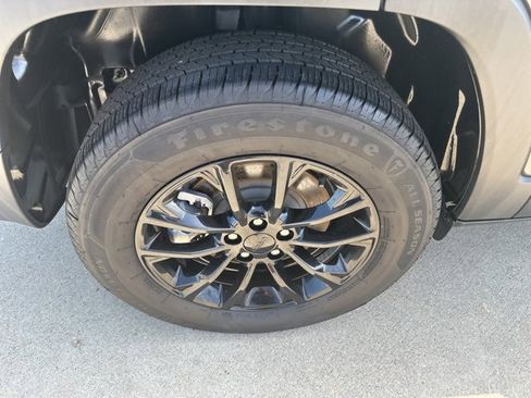 Used 2023 Jeep Cherokee Altitude Lux image 7
