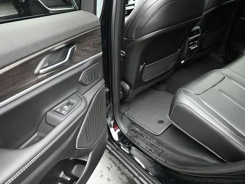 New 2026 Jeep Grand Cherokee Limited RWD image 16