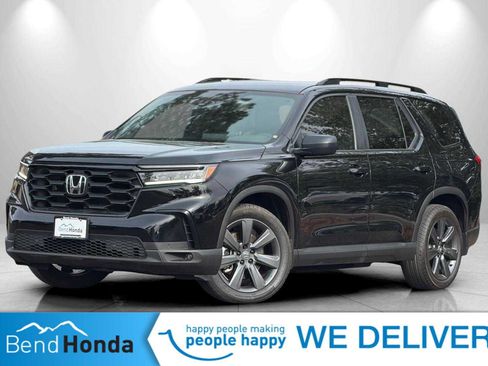 Used 2025 Honda Pilot Sport image 1