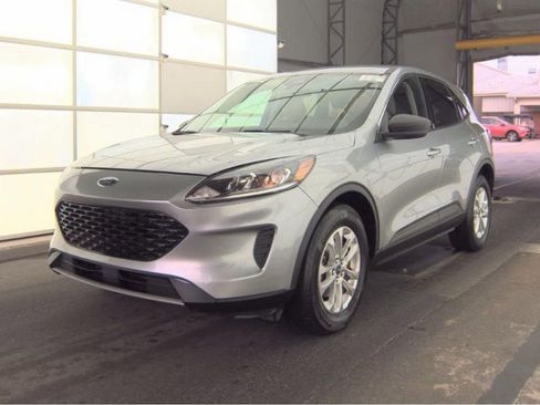 Used 2022 Ford Escape SE image 2