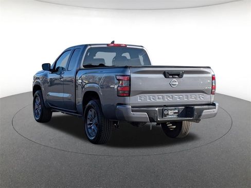 Used 2025 Nissan Frontier SV image 7