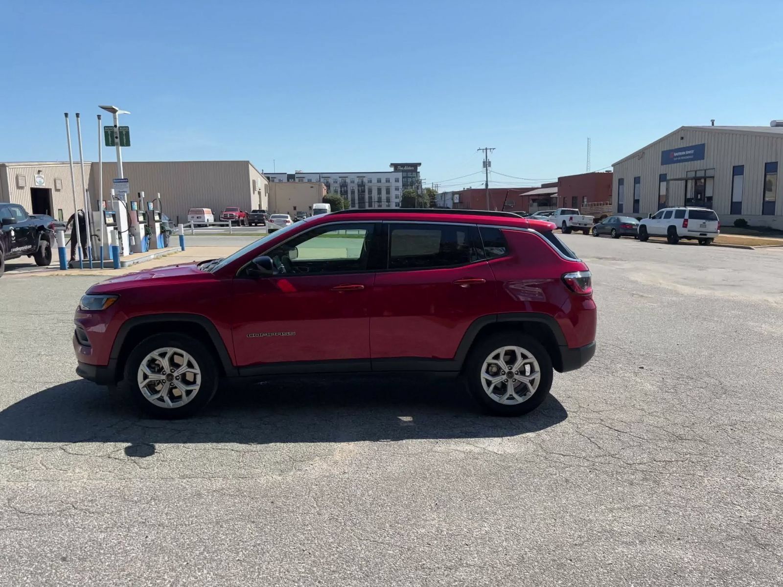 Used 2025 Jeep Compass Latitude AWD/4WD image 8