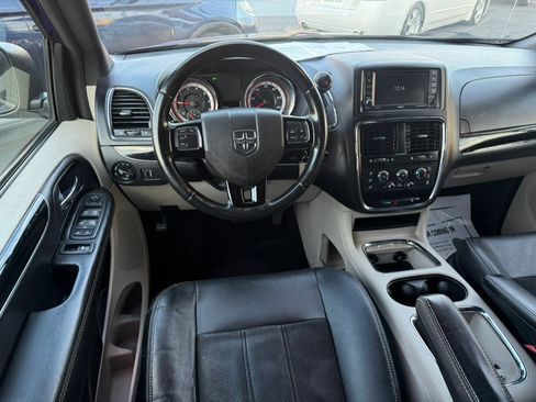 Used 2020 Dodge Grand Caravan SXT image 12