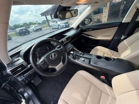 Used 2019 Lexus IS 300 w/ Premium Package RWD image 18