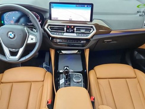 Used 2025 BMW X4 xDrive30i AWD/4WD image 90