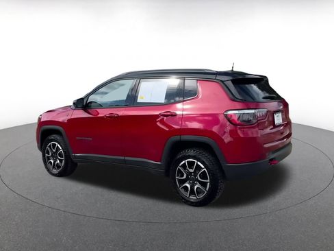 Used 2025 Jeep Compass Trailhawk image 9