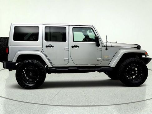 Used 2015 Jeep Wrangler Unlimited Sahara w/ Connectivity Group AWD/4WD image 4