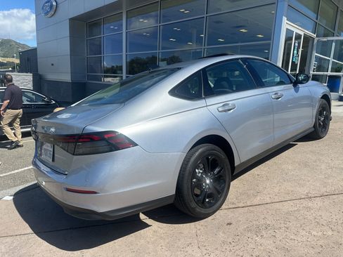 Used 2025 Honda Accord SE image 7