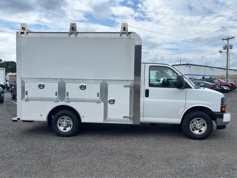 New 2025 Chevrolet Express 3500 w/ Power Convenience Package image 4