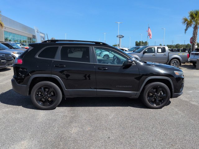 Used 2023 Jeep Cherokee Altitude Lux AWD/4WD image 3