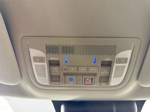 Used 2018 Acura ILX w/ Technology Plus Package image 22