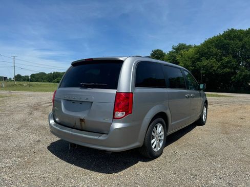 Used 2019 Dodge Grand Caravan SXT FWD image 3