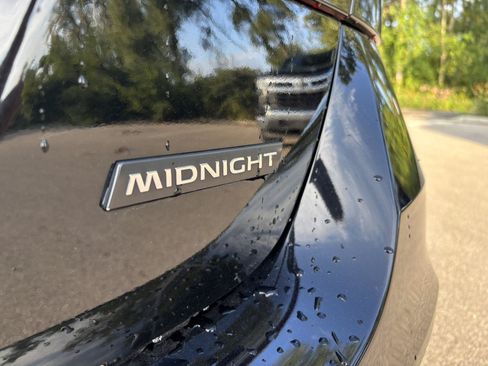Used 2018 Nissan Sentra SR w/ SR Midnight Edition Package FWD image 9