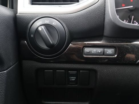 Used 2018 Nissan Titan SV AWD/4WD image 13