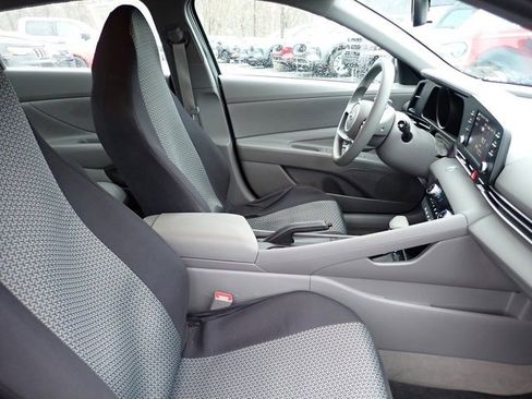 Used 2023 Hyundai Elantra SEL image 10