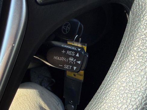 Used 2017 Toyota Corolla LE image 17