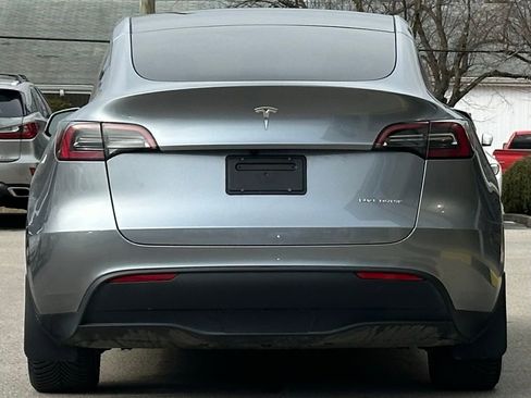 Used 2024 Tesla Model Y Long Range image 9