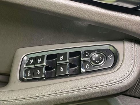 Certified 2025 Porsche Macan image 35