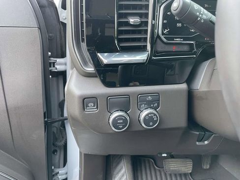 Used 2024 GMC Sierra 1500 SLE image 31