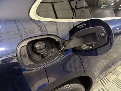 Used 2021 Porsche Macan AWD/4WD image 33