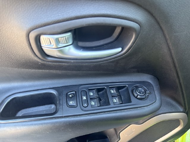 Used 2017 Jeep Renegade Limited FWD image 16