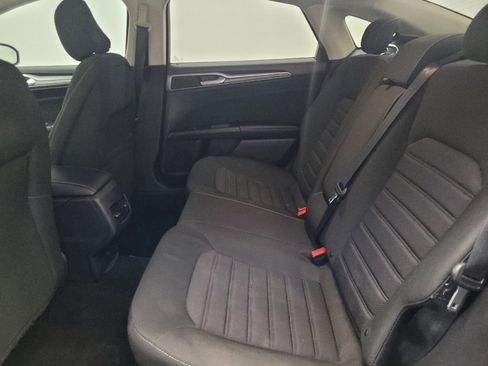 Used 2020 Ford Fusion SE image 18