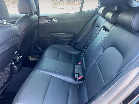Used 2021 Kia Stinger GT RWD image 13