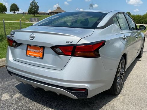 Used 2023 Nissan Altima 2.5 SV FWD image 12