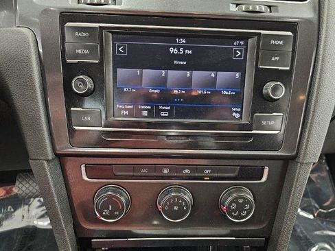 Used 2019 Volkswagen Golf S FWD image 21